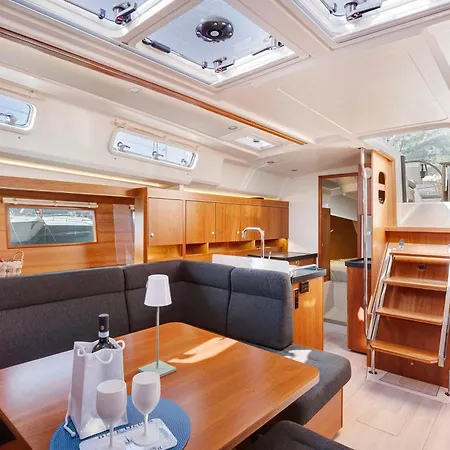 Botel Sailboat Hanse 455