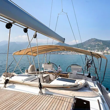 Sailboat Hanse 455 Botel Positano