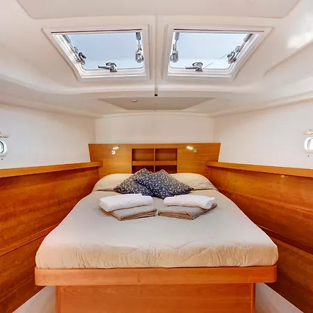 Botel Sailboat Hanse 455 *