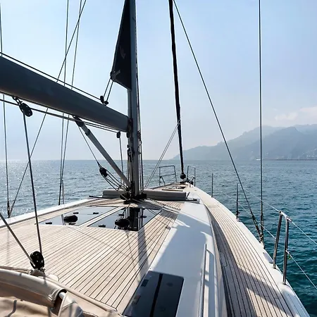 Botel Sailboat Hanse 455 Positano