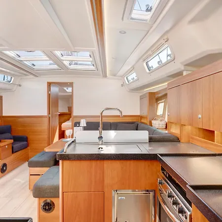 Botel Sailboat Hanse 455
