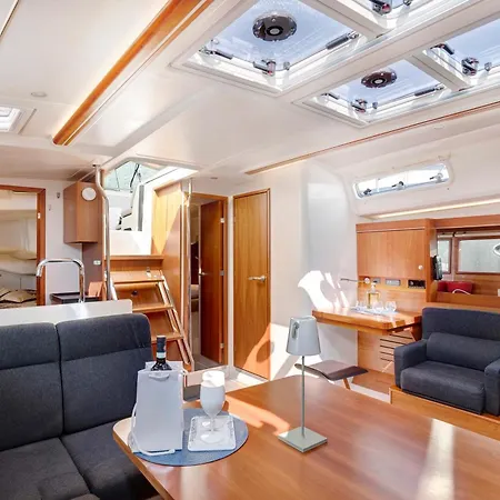Sailboat Hanse 455