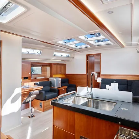Botel Sailboat Hanse 455